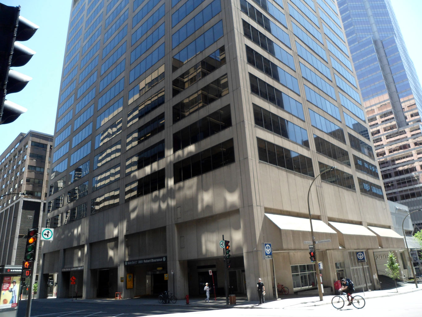 Regus - 2001 Robert-Bourassa